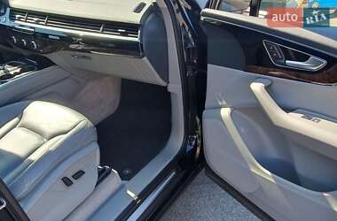 Внедорожник / Кроссовер Audi Q7 2016 в 