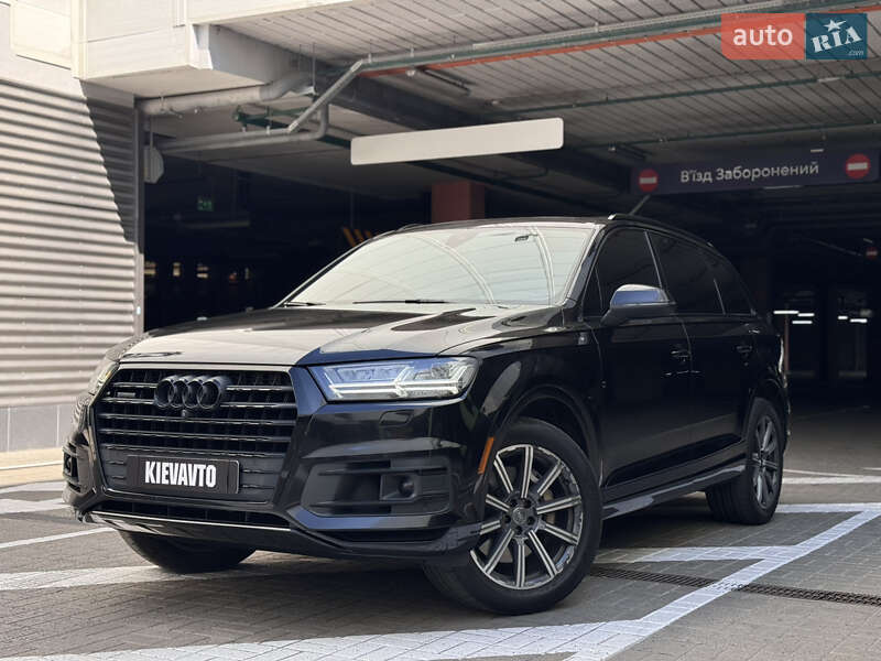 Внедорожник / Кроссовер Audi Q7 2017 в 