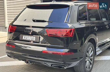 Внедорожник / Кроссовер Audi Q7 2017 в 