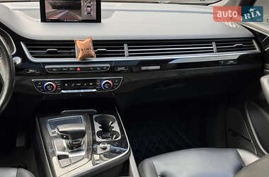 Внедорожник / Кроссовер Audi Q7 2017 в 