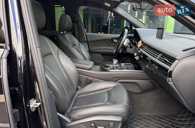 Внедорожник / Кроссовер Audi Q7 2017 в 