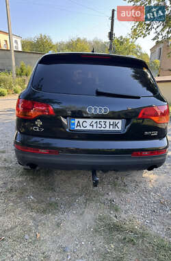 Позашляховик / Кросовер Audi Q7 2007 в 