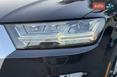 Позашляховик / Кросовер Audi Q7 2017 в 