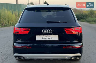 Позашляховик / Кросовер Audi Q7 2017 в 