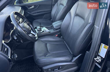 Позашляховик / Кросовер Audi Q7 2017 в 