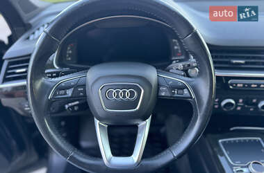Позашляховик / Кросовер Audi Q7 2017 в 