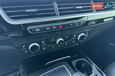 Позашляховик / Кросовер Audi Q7 2017 в 