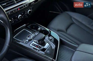 Позашляховик / Кросовер Audi Q7 2017 в 
