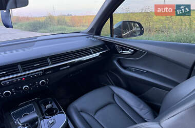 Позашляховик / Кросовер Audi Q7 2017 в 