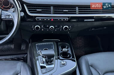 Позашляховик / Кросовер Audi Q7 2017 в 