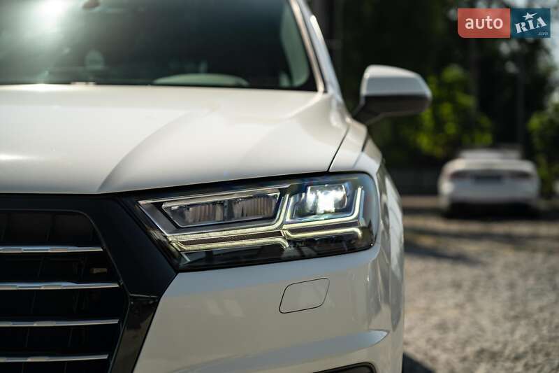 Внедорожник / Кроссовер Audi Q7 2017 в Черновцах
