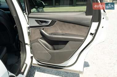 Позашляховик / Кросовер Audi Q7 2017 в 