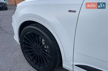 Позашляховик / Кросовер Audi Q7 2017 в 