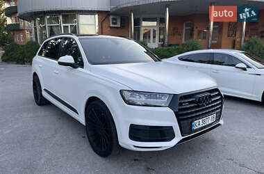 Позашляховик / Кросовер Audi Q7 2017 в 