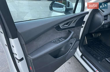 Позашляховик / Кросовер Audi Q7 2017 в 