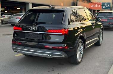 Внедорожник / Кроссовер Audi Q7 2020 в 