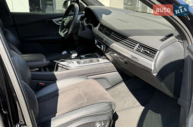 Позашляховик / Кросовер Audi Q7 2017 в 