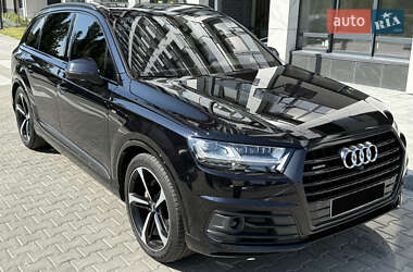 Позашляховик / Кросовер Audi Q7 2017 в 