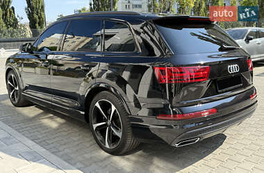 Позашляховик / Кросовер Audi Q7 2017 в 