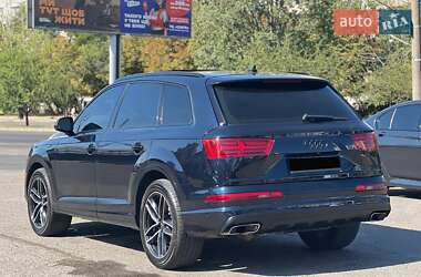 Внедорожник / Кроссовер Audi Q7 2016 в 