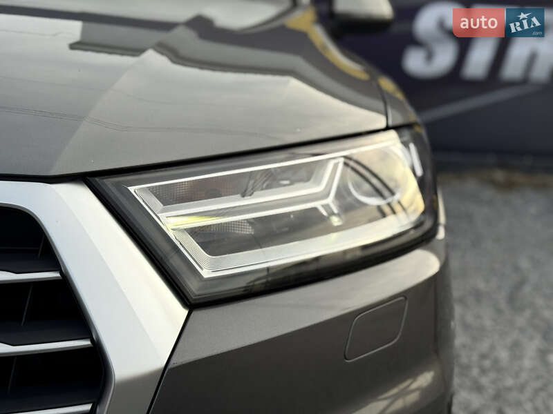 Позашляховик / Кросовер Audi Q7 2017 в Стрию