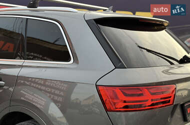 Позашляховик / Кросовер Audi Q7 2017 в 