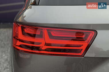 Позашляховик / Кросовер Audi Q7 2017 в 