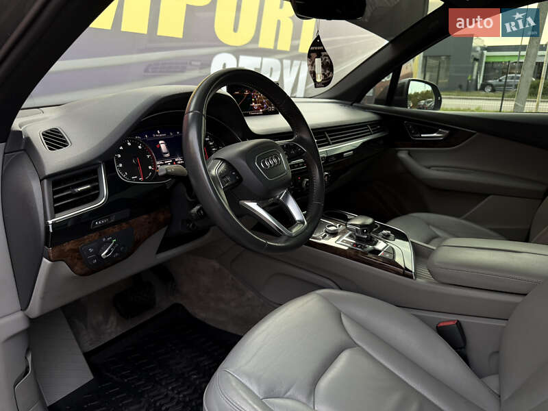 Позашляховик / Кросовер Audi Q7 2017 в Стрию