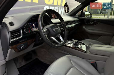 Позашляховик / Кросовер Audi Q7 2017 в 