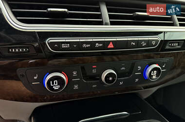 Позашляховик / Кросовер Audi Q7 2017 в 