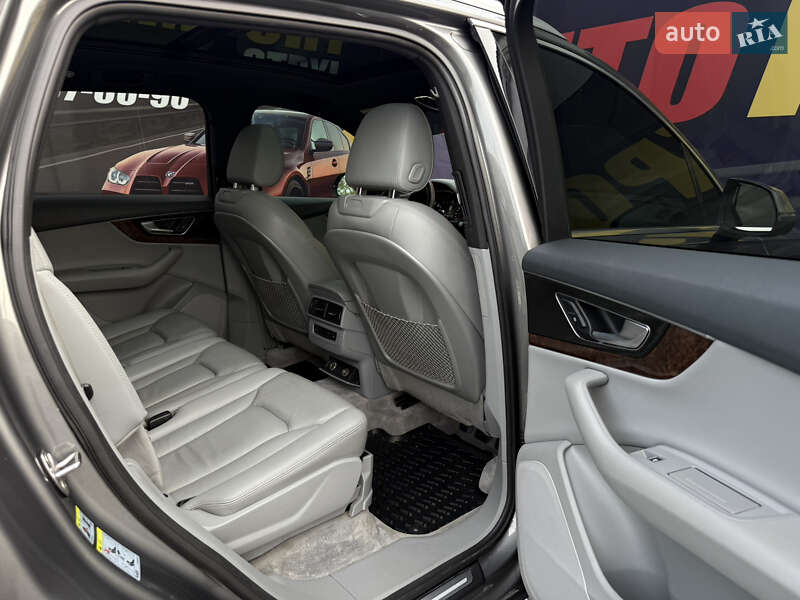 Позашляховик / Кросовер Audi Q7 2017 в Стрию