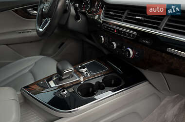 Позашляховик / Кросовер Audi Q7 2017 в 
