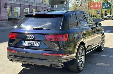 Позашляховик / Кросовер Audi Q7 2016 в 