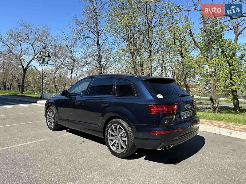 Внедорожник / Кроссовер Audi Q7 2016 в Измаиле