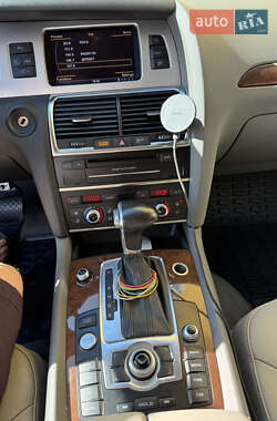 Внедорожник / Кроссовер Audi Q7 2012 в 