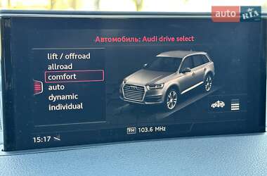 Позашляховик / Кросовер Audi Q7 2015 в 