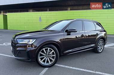 Позашляховик / Кросовер Audi Q7 2022 в 