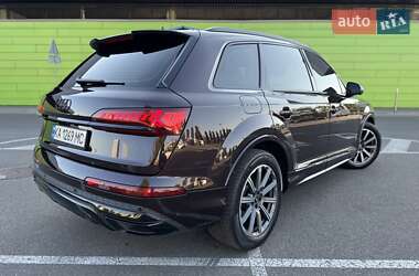 Позашляховик / Кросовер Audi Q7 2022 в 