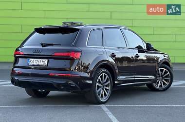 Позашляховик / Кросовер Audi Q7 2022 в 