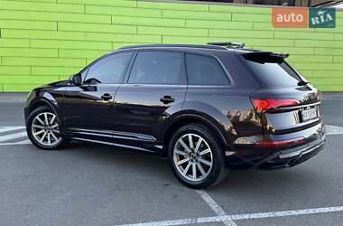 Позашляховик / Кросовер Audi Q7 2022 в 