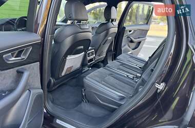 Позашляховик / Кросовер Audi Q7 2022 в 