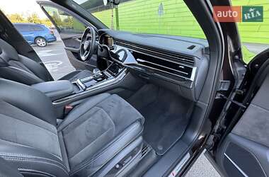 Позашляховик / Кросовер Audi Q7 2022 в 