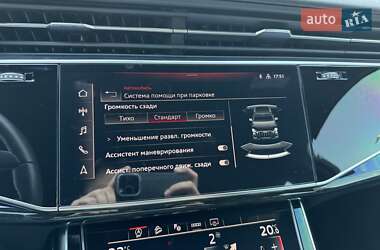 Позашляховик / Кросовер Audi Q7 2022 в 