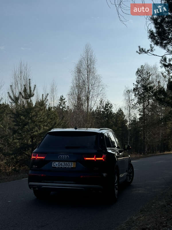 Внедорожник / Кроссовер Audi Q7 2017 в Рокитном
