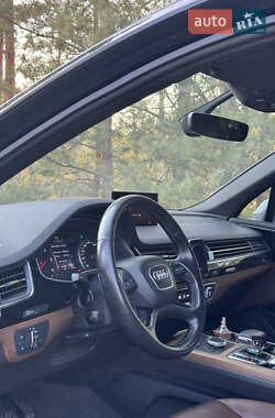 Внедорожник / Кроссовер Audi Q7 2017 в 