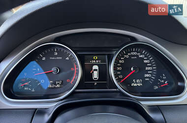 Позашляховик / Кросовер Audi Q7 2012 в 
