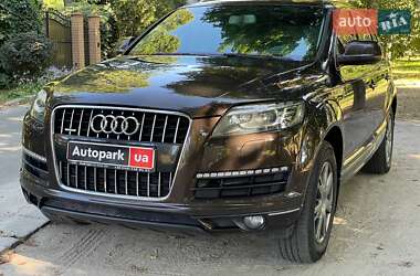 Внедорожник / Кроссовер Audi Q7 2010 в 