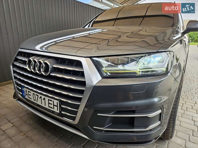 Позашляховик / Кросовер Audi Q7 2018 в Дніпрі