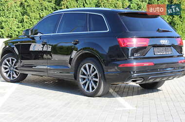 Внедорожник / Кроссовер Audi Q7 2017 в 