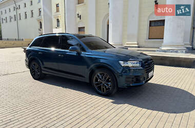 Позашляховик / Кросовер Audi Q7 2018 в 
